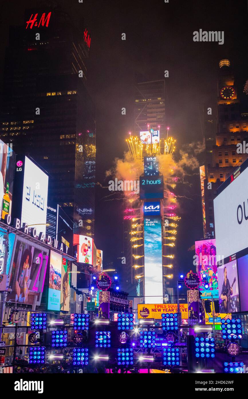 December 31 2022 hi-res stock photography and images - Alamy