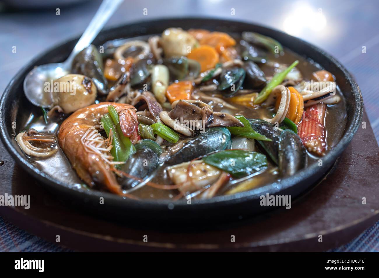 Filipino popular food sizzling mixed seafood at restaurant Stock Photo