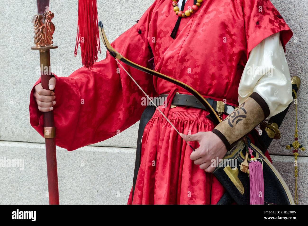 Standing guard at the Chnagdeokgung Palace main gate with his full clothing Stock Photo