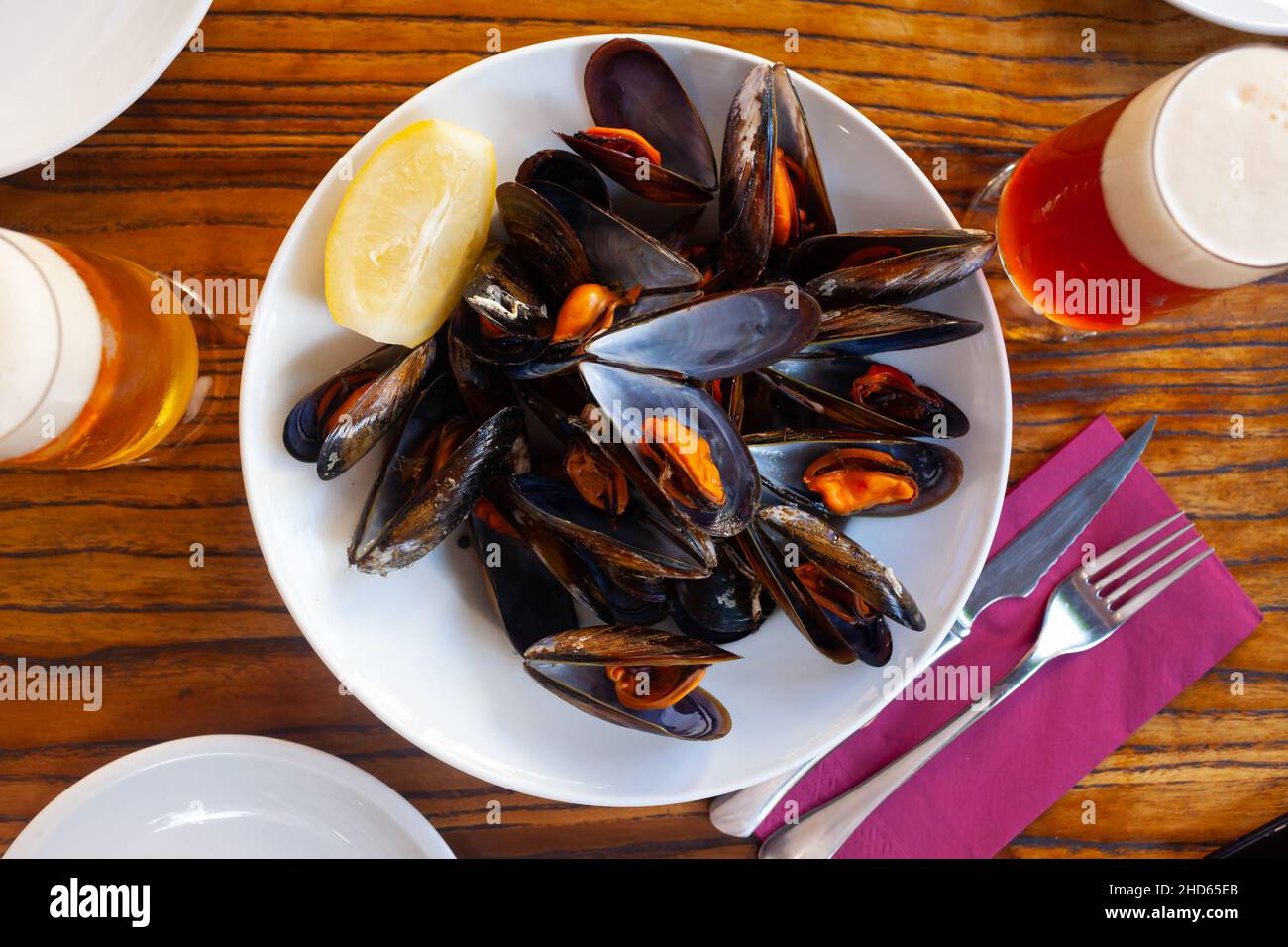Steamed mussel served with lemon Stock Photo Alamy