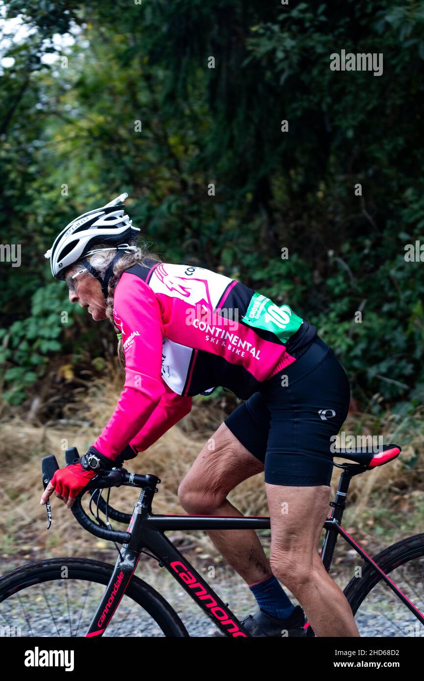 WA20589-00....WASHINGTON - Vicky Spring a 68 year old cyclocross racer. Stock Photo