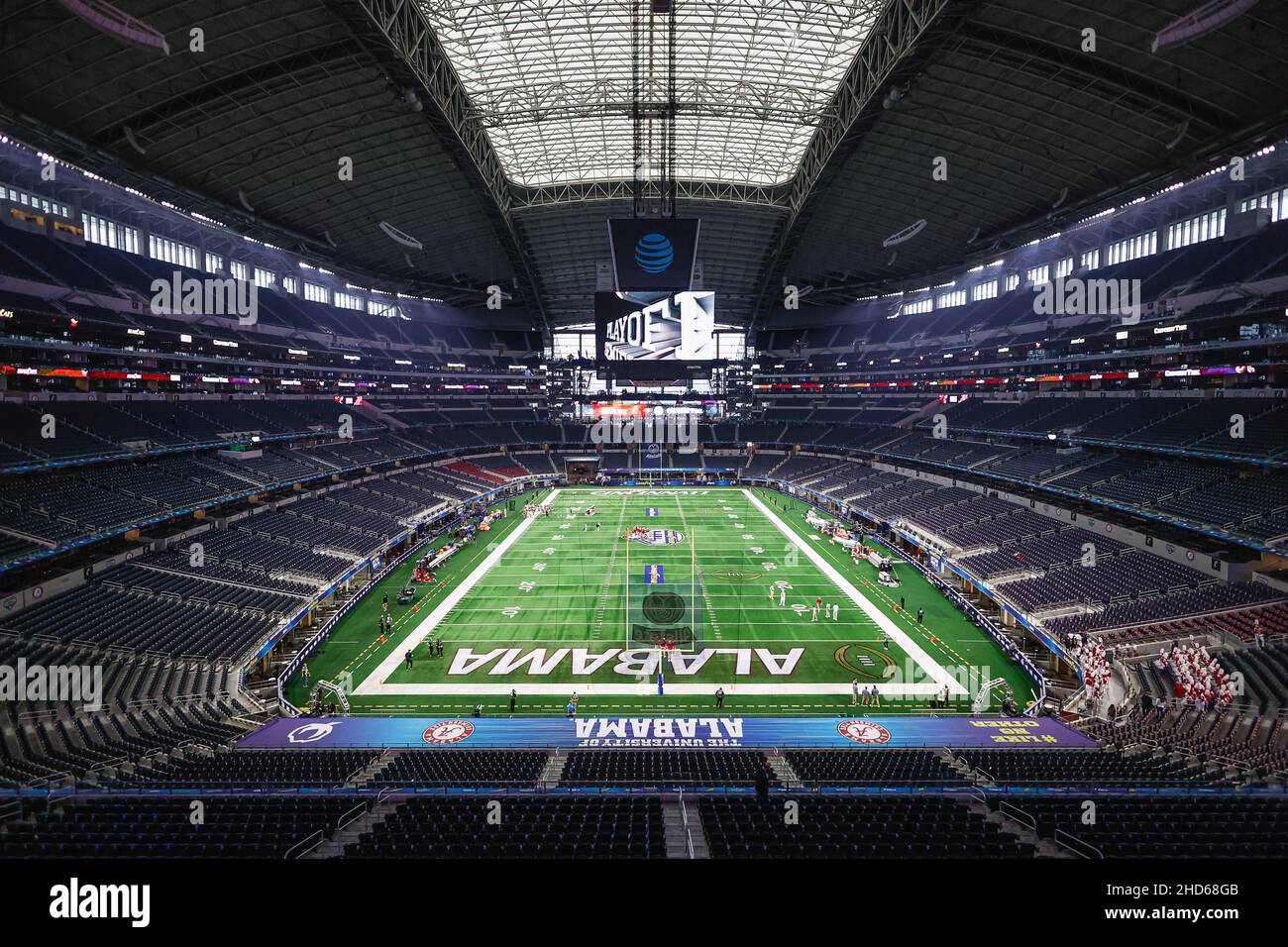 A general view of AT&T Stadium before the College Football Playoff game between the Alabama Crimson Tide and the Cincinnati Bearcats in Arlington, Tex Stock Photo