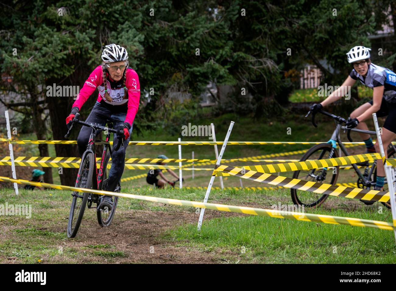 WA20598-00....WASHINGTON - Woman's cyclocross race. MR# S1 Stock Photo