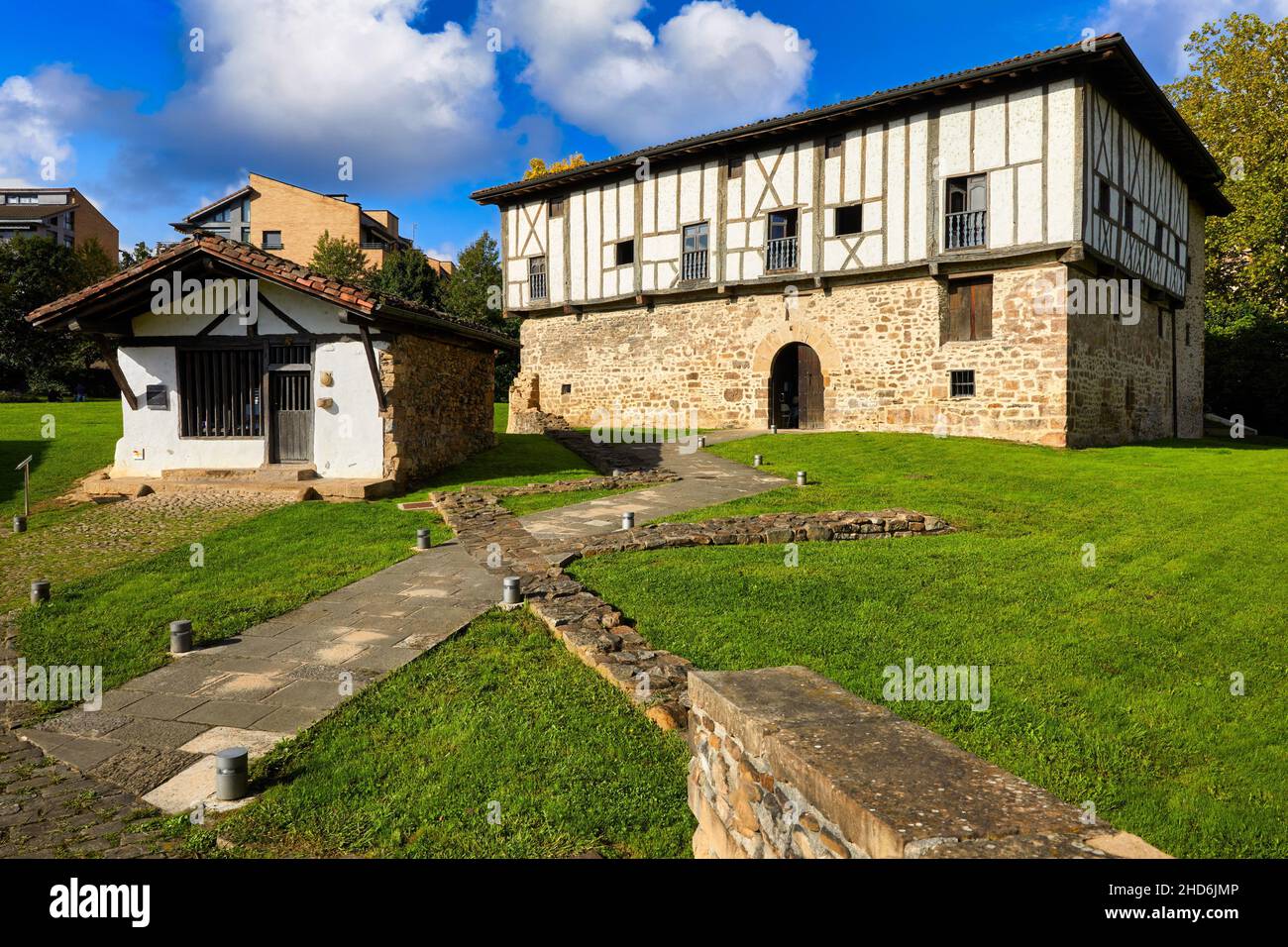 Igartza Palace, 16th century, the largest built with wood in the Basque Country, has an aerial gallery and a central wooden patio, Conjunto Stock Photo