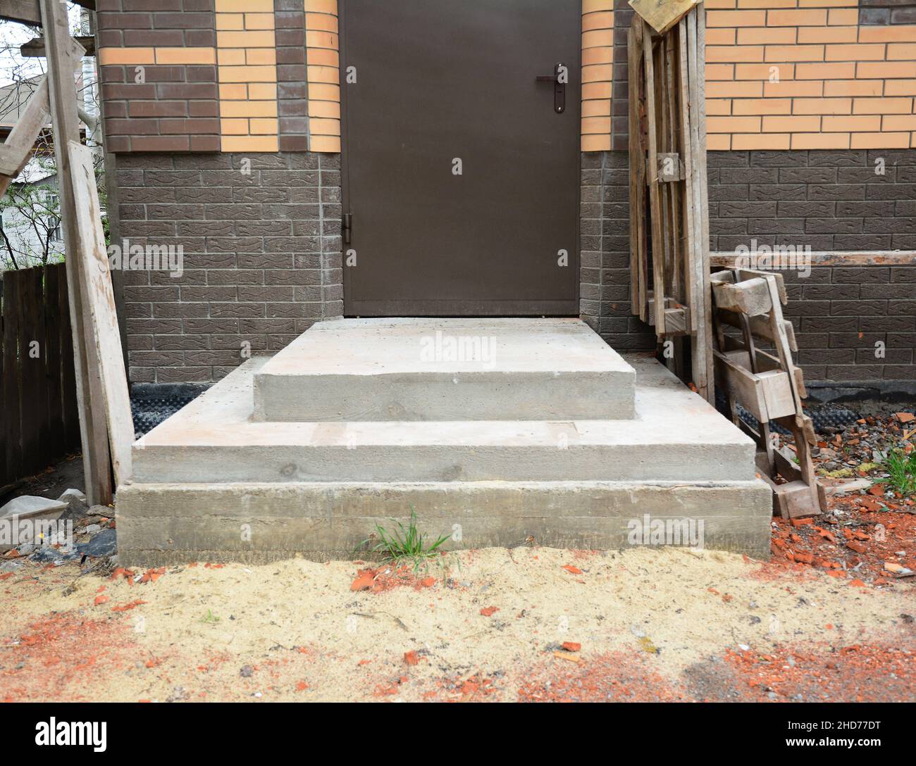 Concrete porch construction building, pouring a concrete front porch