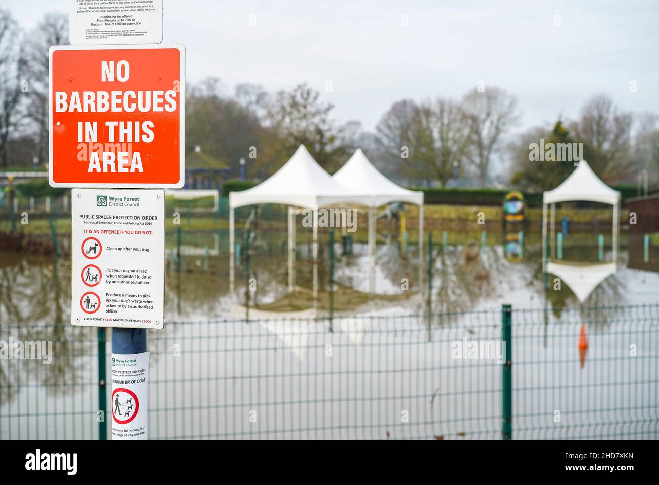 'No Barbecues in this area' sign overlooking the flooded public park in Stourport-on-Severn, Worcestershire, UK, due to River Severn flooding. Stock Photo