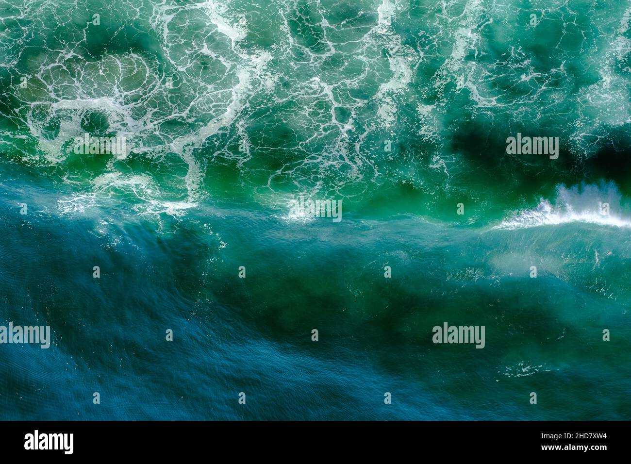 Beach ocean waves from above hi-res stock photography and images - Alamy