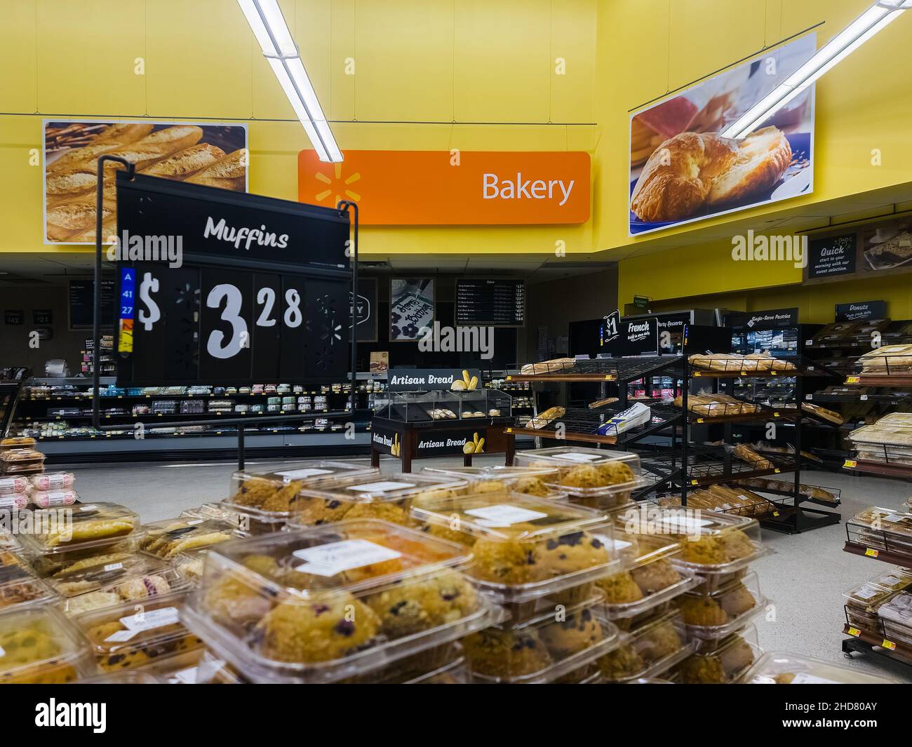 walmart supercenter in orlando hypermarket florida usa Stock Photo - Alamy