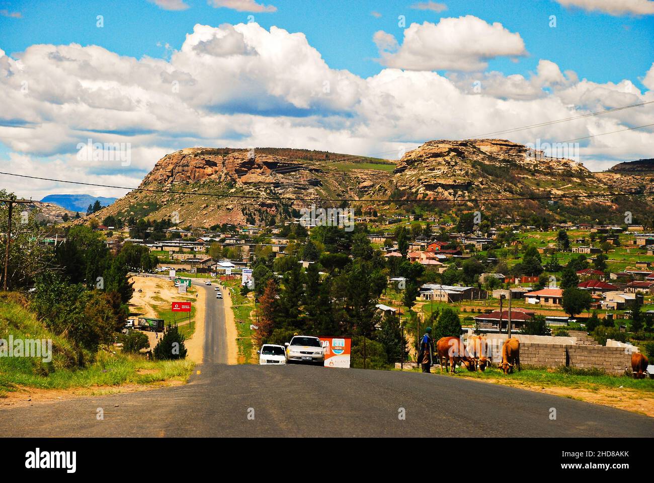 route-to-the-lesotho-traditional-village-with-mountains-in-backgrounds-2HD8AKK.jpg