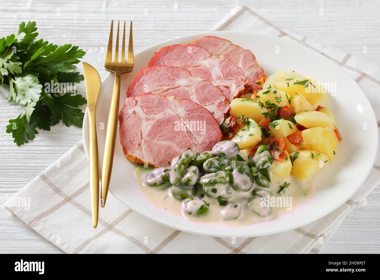 Judd mat gaardebounen, Smoked pork neck with blanched young Fava Beans