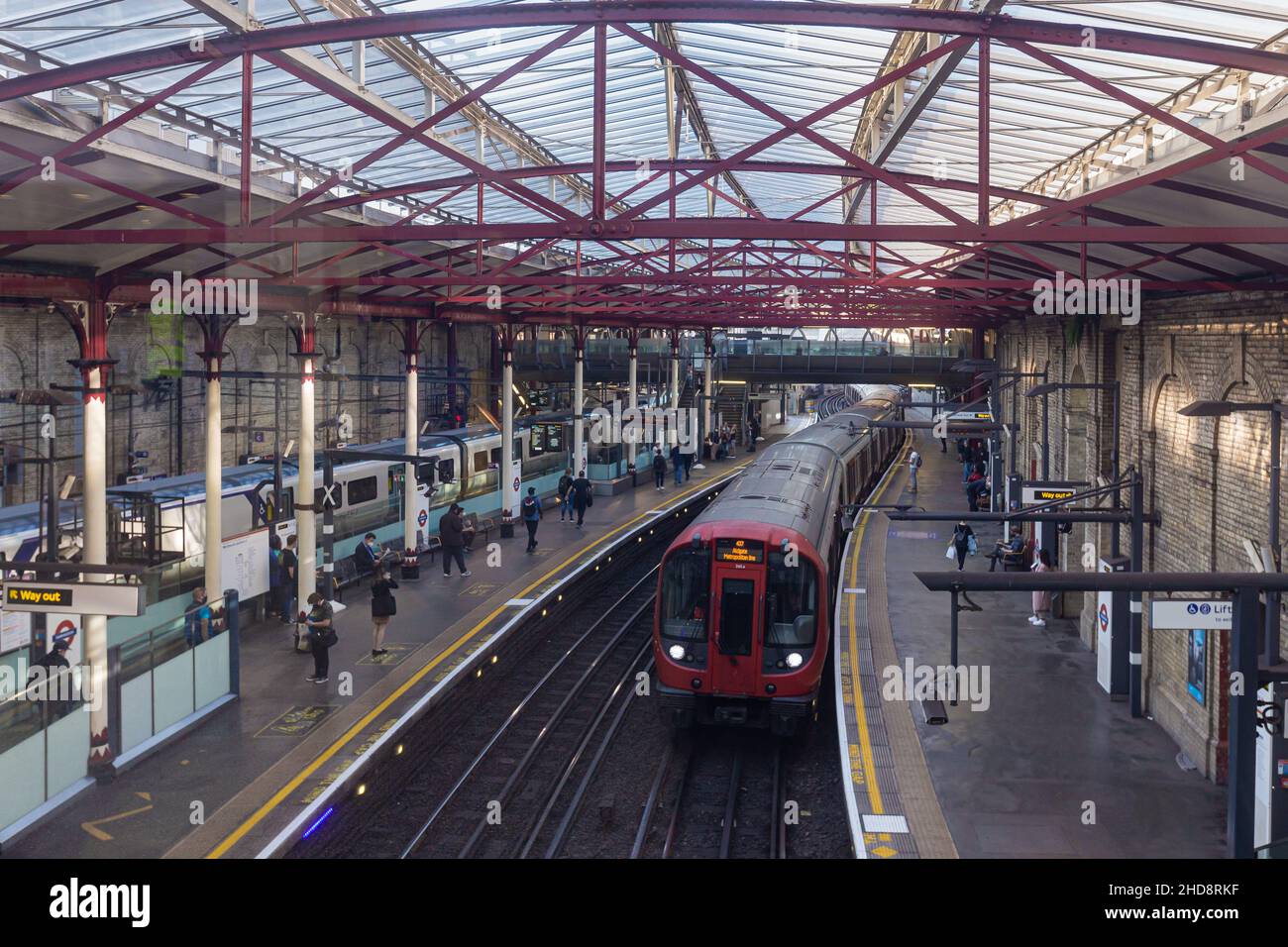 A train arrives at the sub-surface Underground platforms at Farringdon station. London, UK Stock Photo