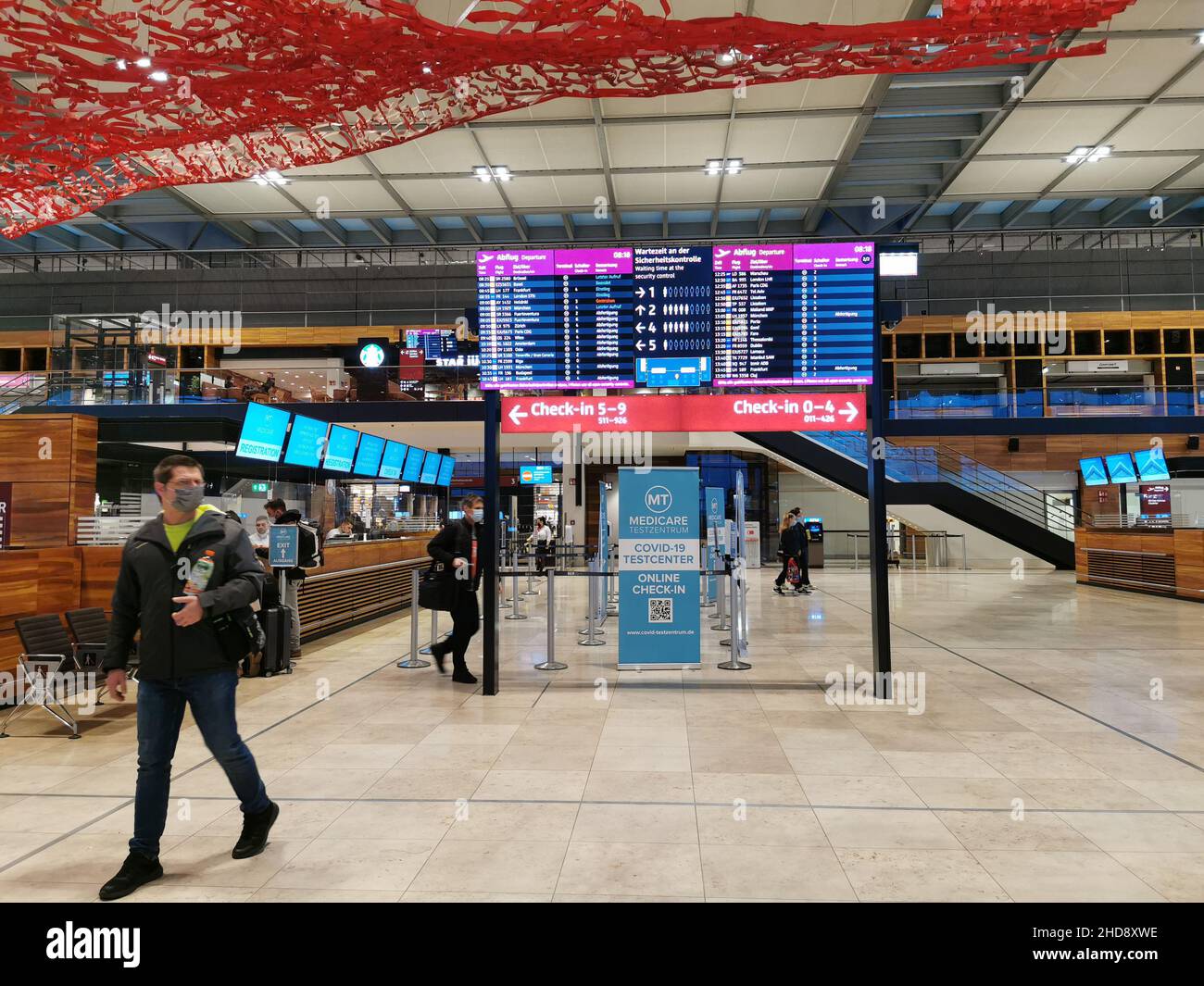 Der Flughafen Berlin Brandenburg „Willy Brandt“ (IATA: BER, ICAO: EDDB; englisch Berlin Brandenburg Airport) ist ein internationaler Verkehrsflughafen Stock Photo