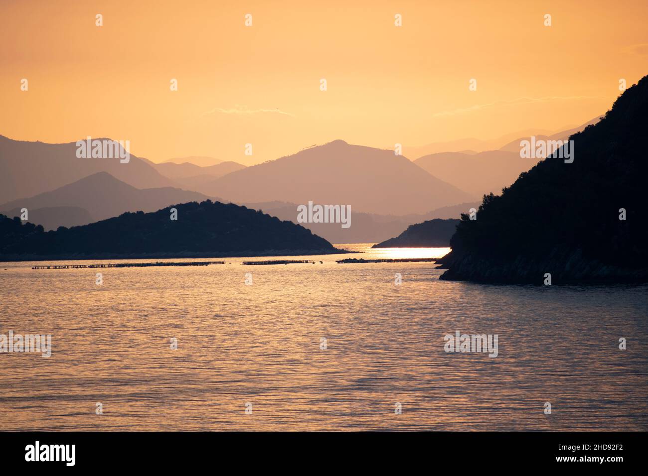 Golden hour sunset hi-res stock photography and images - Alamy