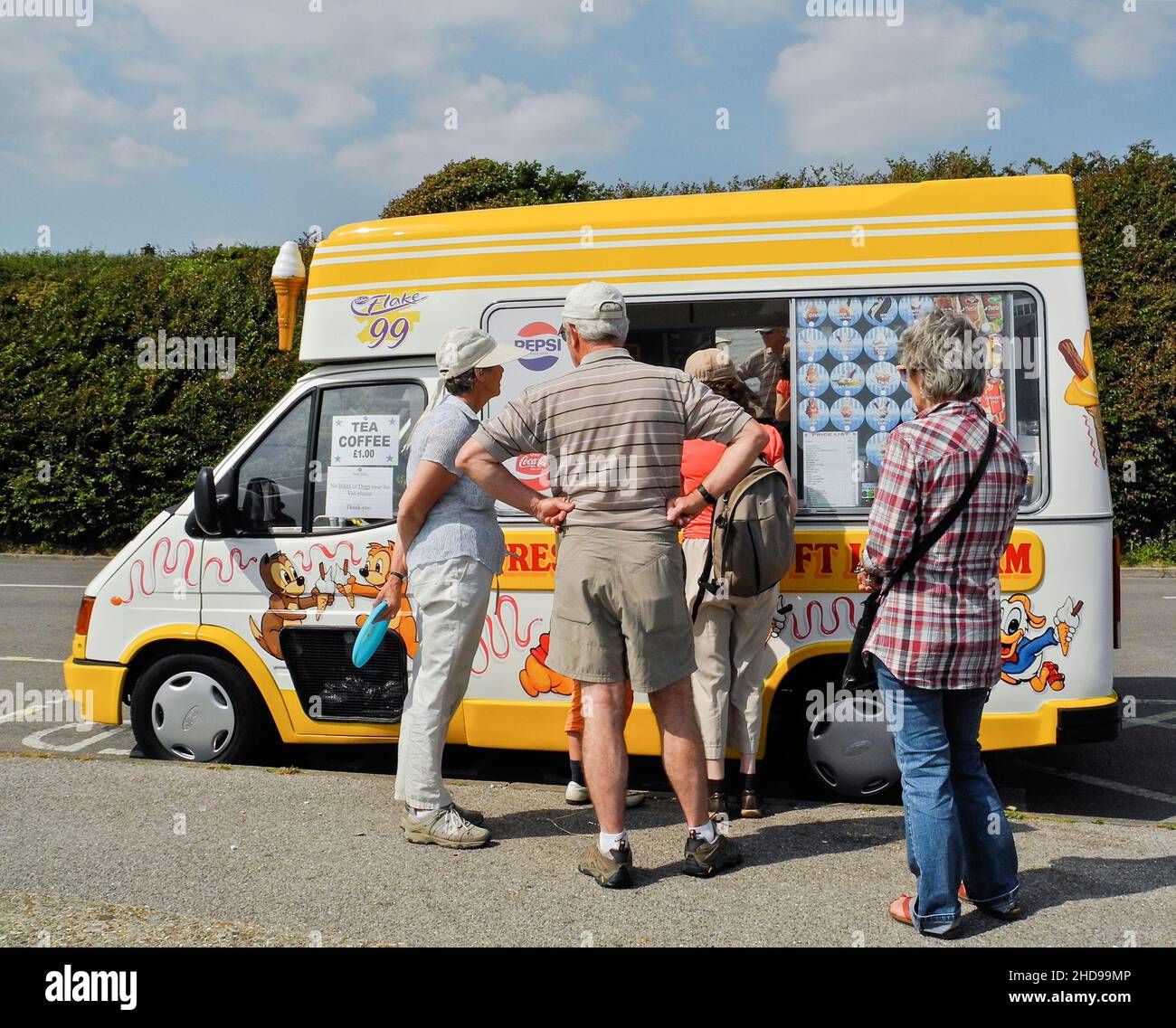Yellow ice cream van hi-res stock photography and images - Alamy