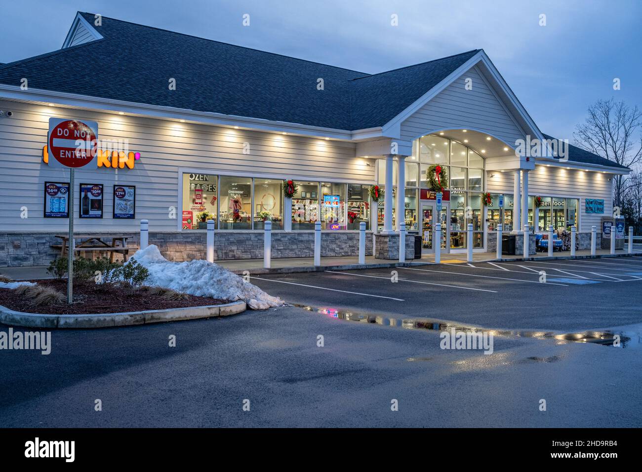 A gas station and a convenience store located in Athol, Massachusetts Stock Photo
