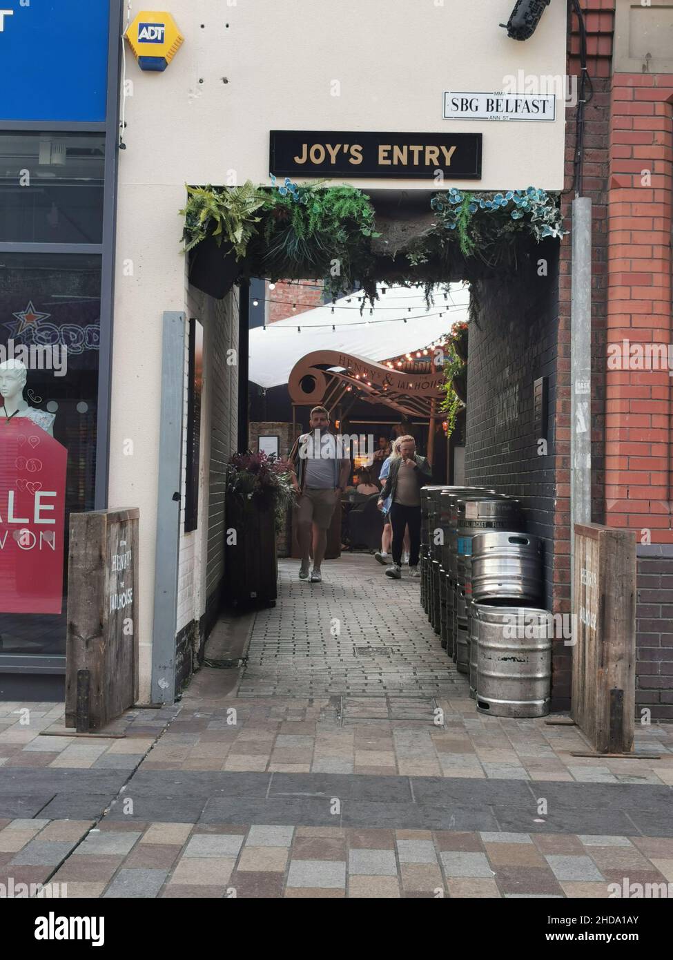 Joy's entry -  a famous spot in Belfast for shopping, pubs and restaurants Stock Photo