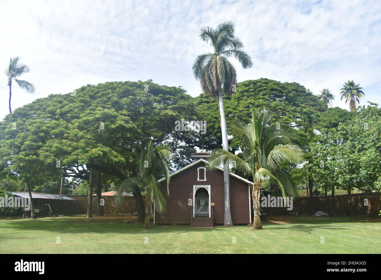 Photo of a house with tropical landscape surrounding it in Lahaina, on the Hawaiian Island of Maui Stock Photo