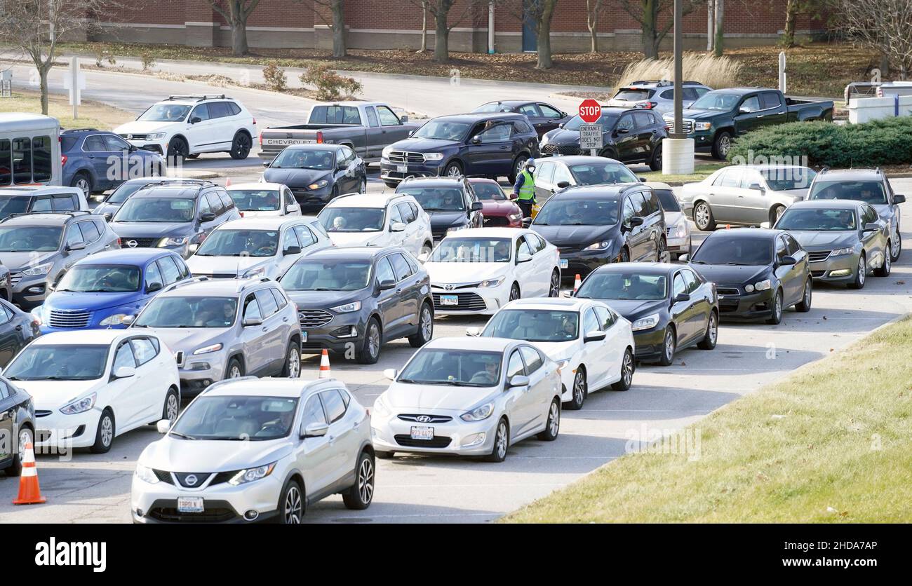 Fairview Heights, United States. 04th Jan, 2022. Cars lined up wait to proceed to the Covid testing sight at the St. Clair Square Shopping Center & Mall in Fairview Heights, Illinois on Tuesday, January 4, 2022. Technicans say the week long testing sight will experience over 1200 cars each day for Covid testing. Photo by Bill Greenblatt/UPI Credit: UPI/Alamy Live News Stock Photo