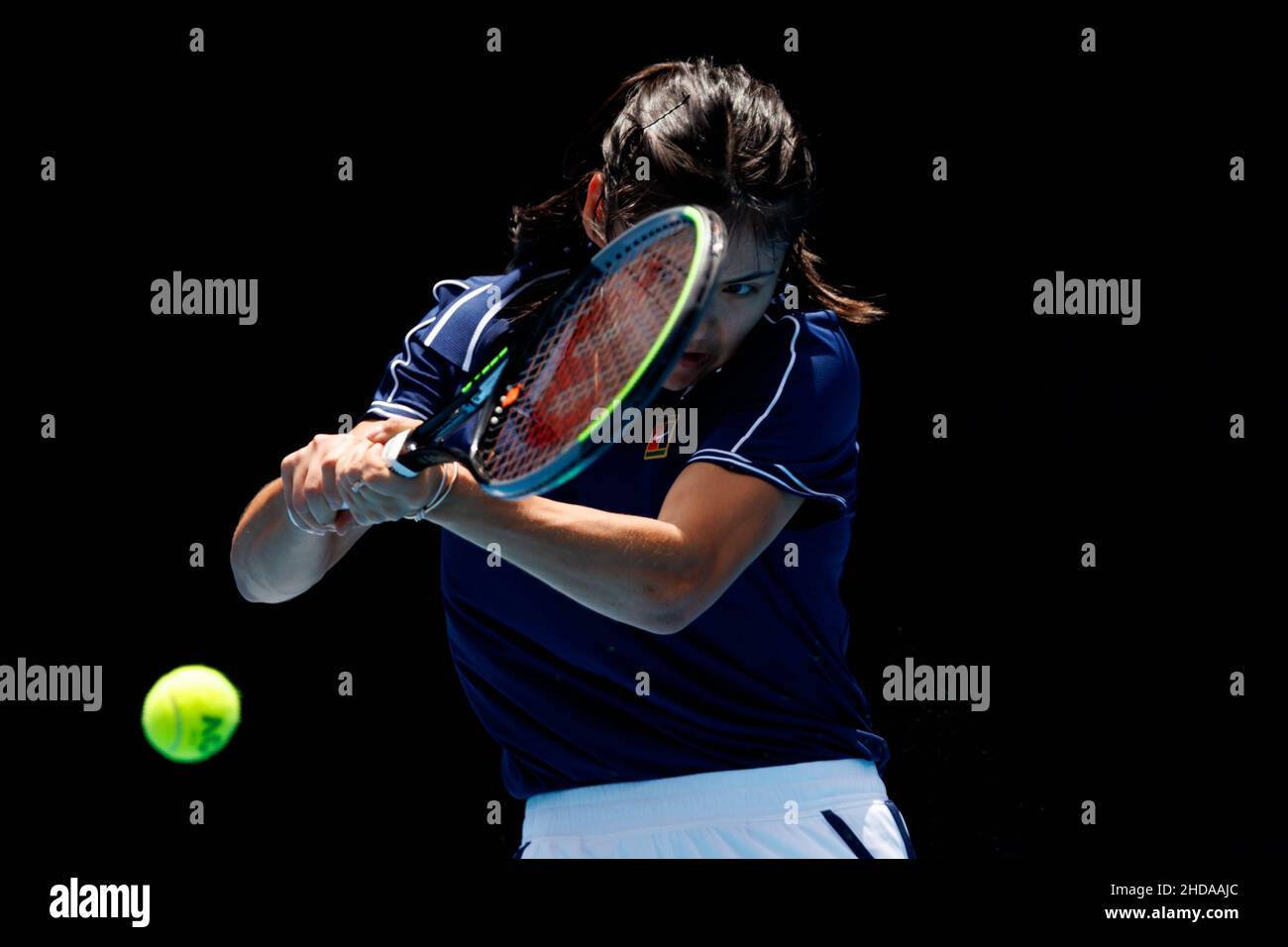 EMMA RADUCANU (GBR) practicing on Margaret Court Arena at the 2022 Australian Open on Wednesday January 2022,  Melbourne Park Stock Photo