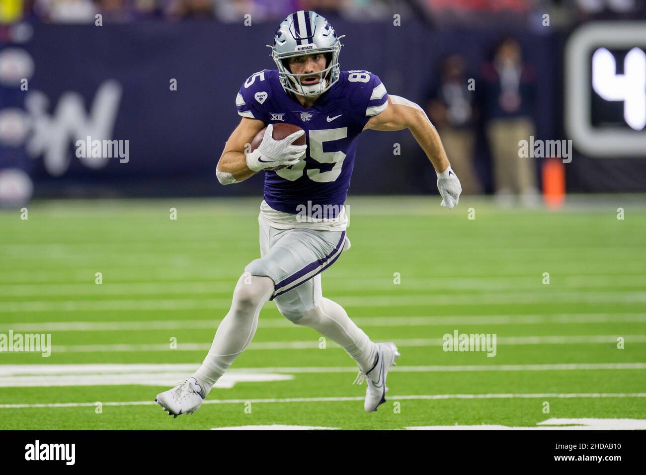 Kansas State wide receiver Kade Warner makes a catch during drills