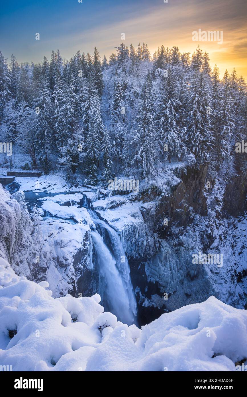 Snoqualmie Falls is a 268 ft waterfall on the Snoqualmie River between Snoqualmie and Fall City, Washington, USA. Stock Photo