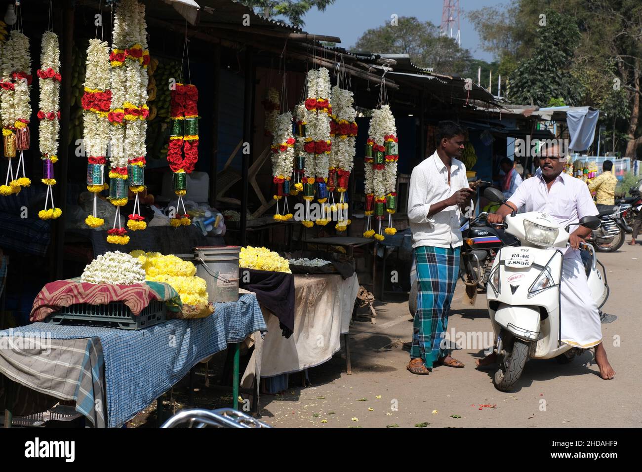 December 20, 2021, Colorful garlands flower selling in the market stalls in Karnataka, India, These flowers are used for wedding decorations, temple c Stock Photo