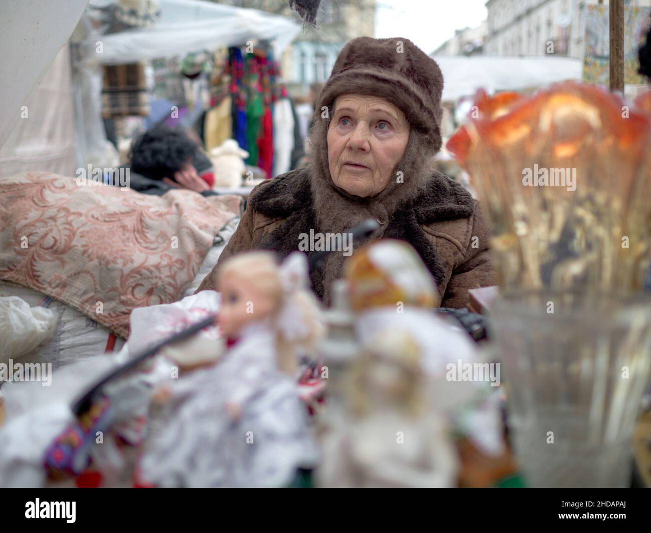 Old lady on market street hi-res stock photography and images - Alamy