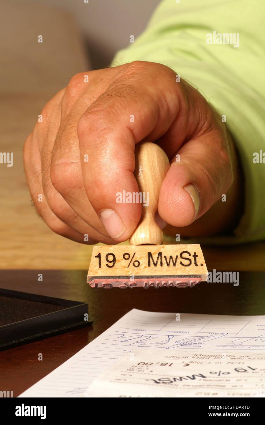 Hand mit Stempel 19 % Mehrwertsteuer, Holzstempel, Stock Photo