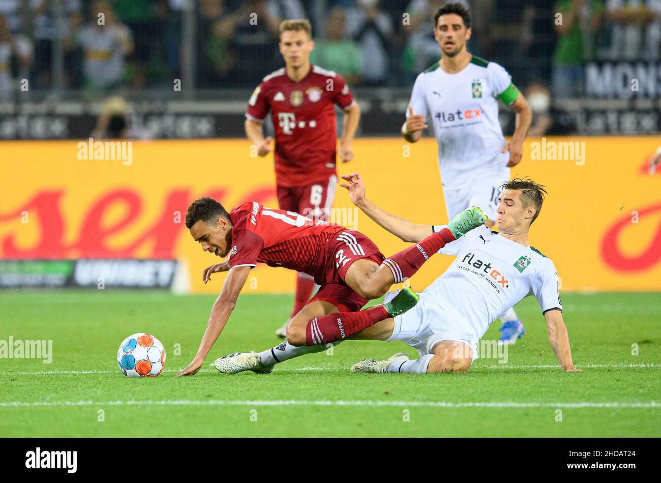 Borussia Monchengladbach, Deutschland. 05th Jan, 2022. Preview of the  Bundesliga game FC Bayern Munich-Borussia Monchengladbach after winter  break. Archive photo; Florian NEUHAUS r. (MG) fouls Jamal MUSIALA (M),  foul, duels, action, football