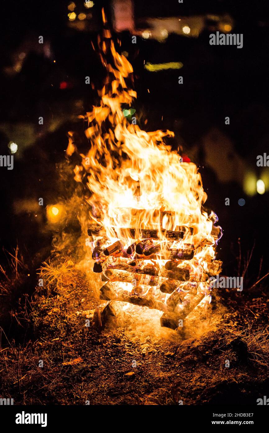 burning wood pile fire Stock Photo Alamy
