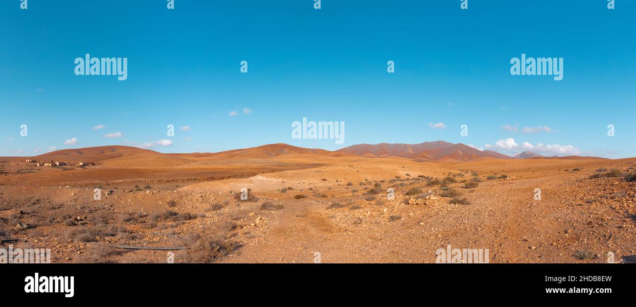 Blue sky in the desert hi-res stock photography and images - Alamy