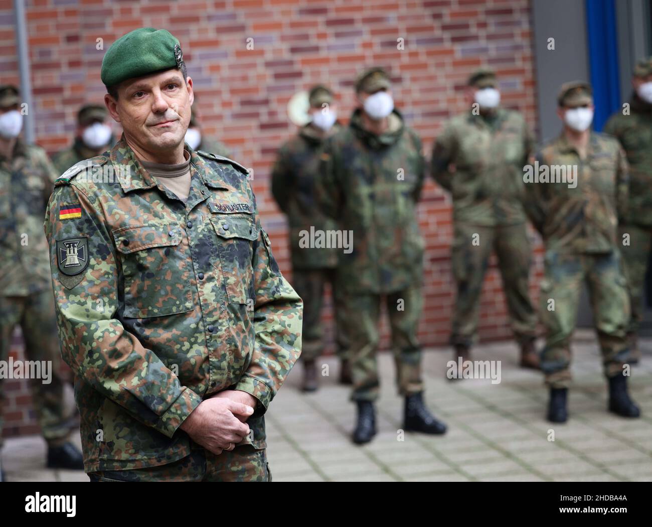 Hamburg, Germany. 05th Jan, 2022. Lieutenant Colonel Frank Schuster, Deputy Commander State Command Hamburg, gives a statement on the support of the Bundeswehr in the telephone contact tracing in the Corona pandemic. Around 100 Bundeswehr soldiers from Husum have been supporting the Hamburg health authorities since 4 January. Credit: Christian Charisius/dpa/Alamy Live News Stock Photo