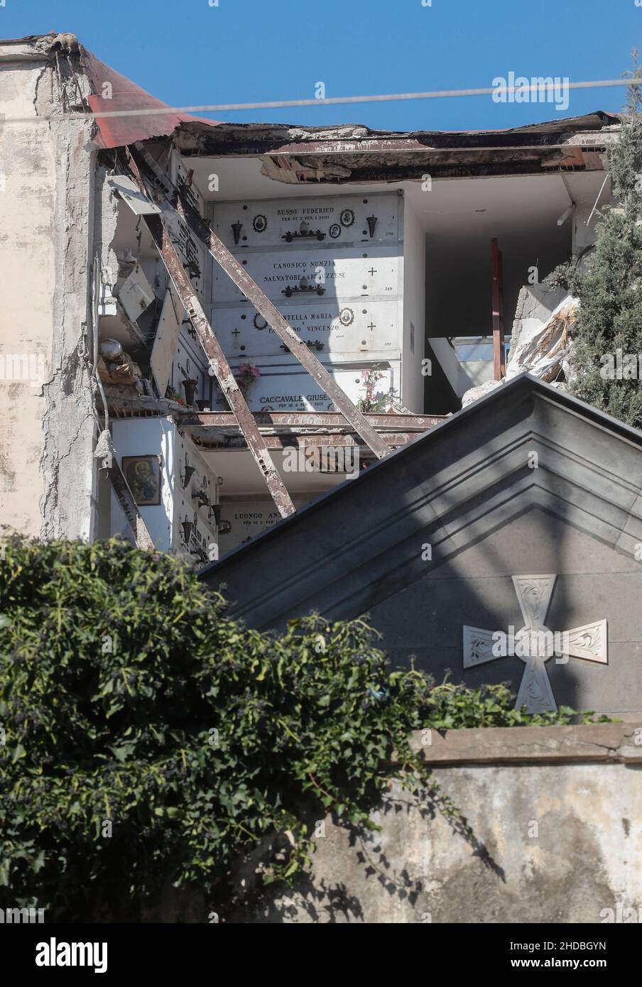 Naples, Italy. 05th Jan, 2022. Naples The collapse discovered in the morning by the custodians of the Poggioreale cemetery, the episode near the hemicycle of the oldest part, about 200 damaged niches. Credit: Independent Photo Agency/Alamy Live News Stock Photo