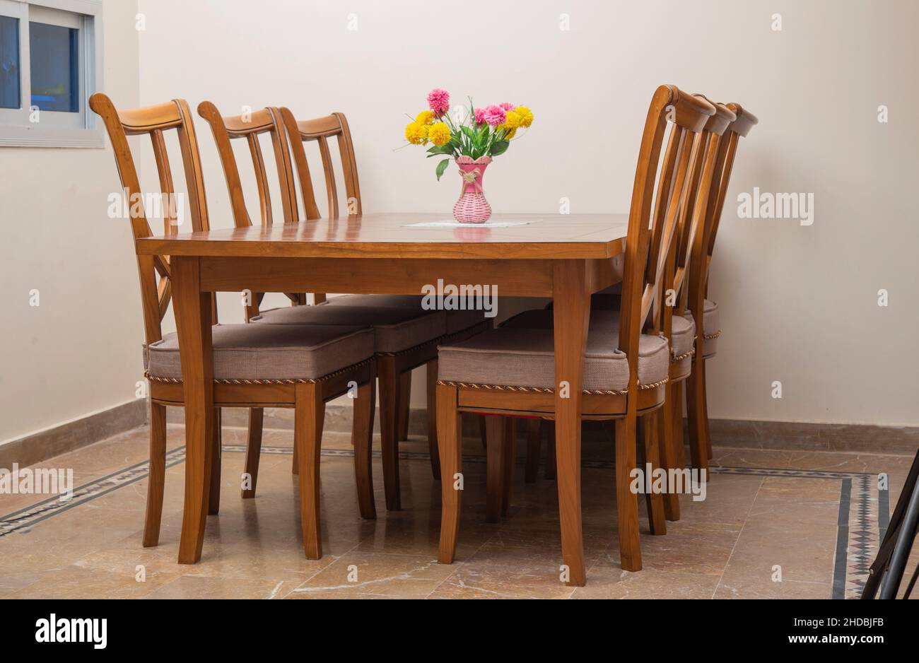 Home interior design with dining table and flower vase Stock Photo - Alamy