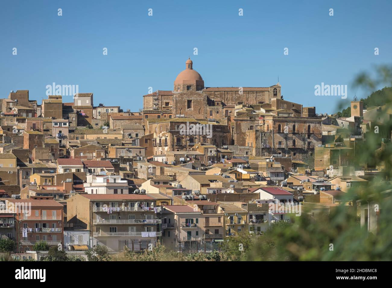 Stadtpanorama Siculiana, Sizilien, Italien Stock Photo