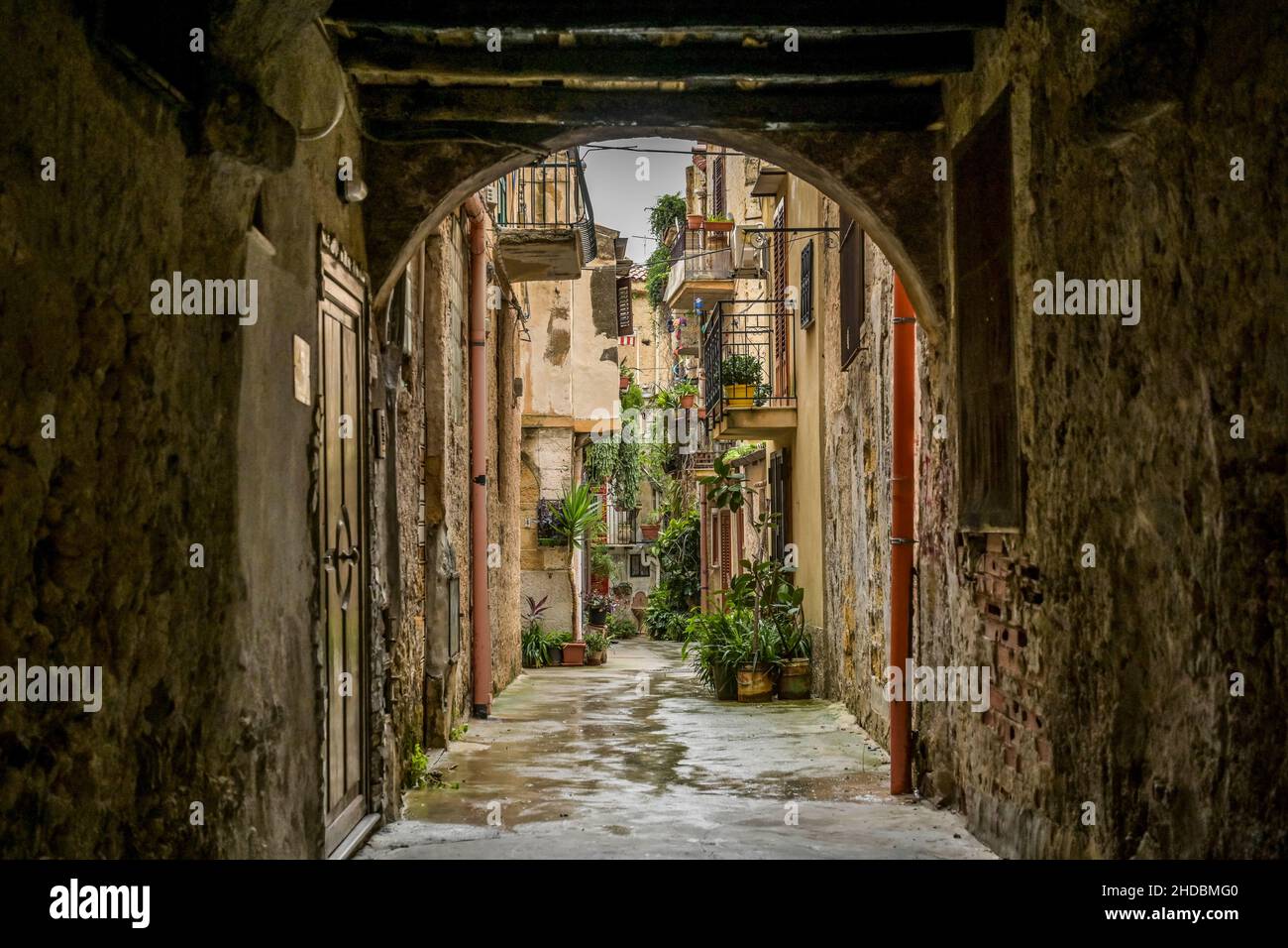 Altstadtgasse, Monreale, Sizilien, Italien Stock Photo
