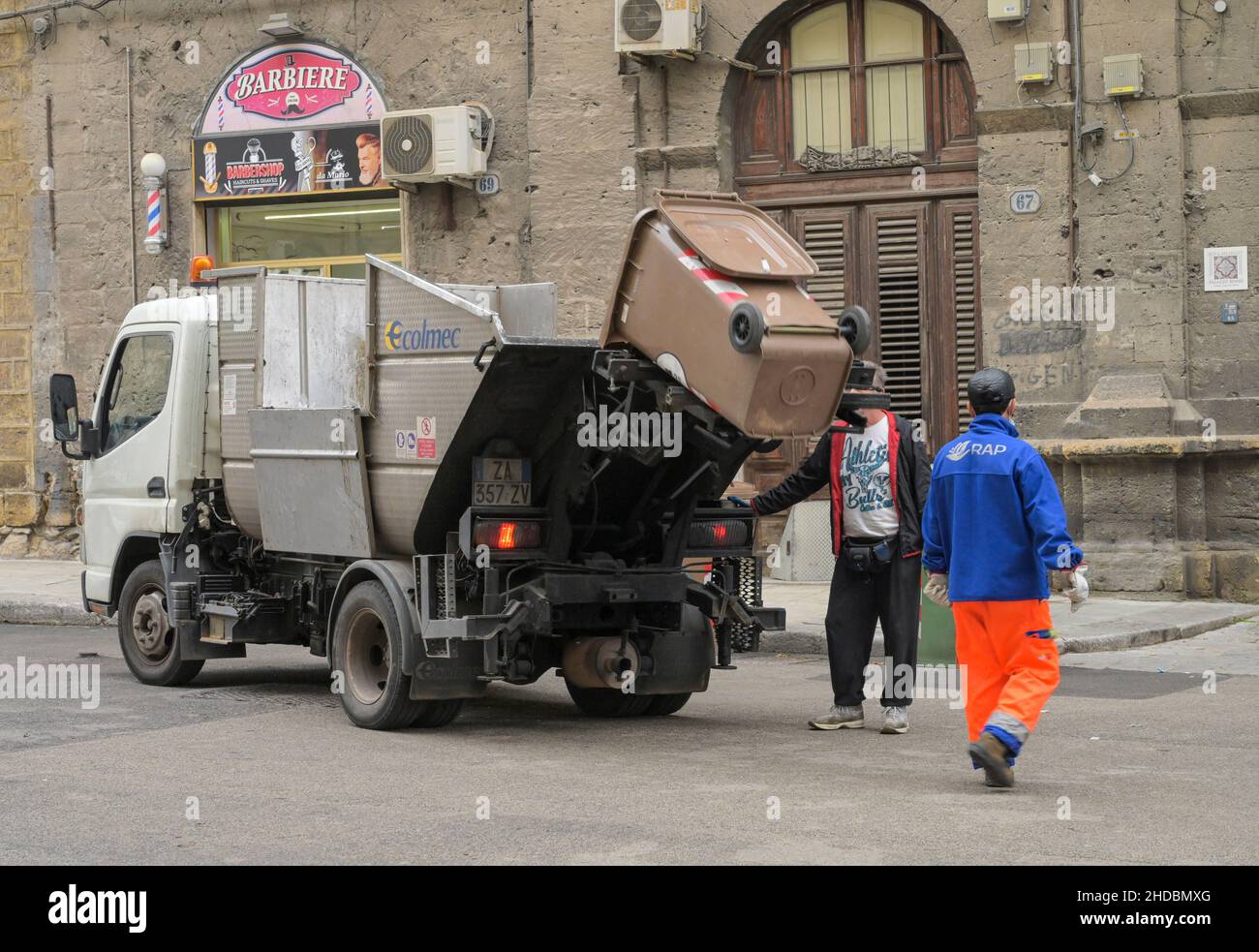 Müllauto, Abfallentsorgung, Palermo, Sizilien, Italien Stock Photo - Alamy