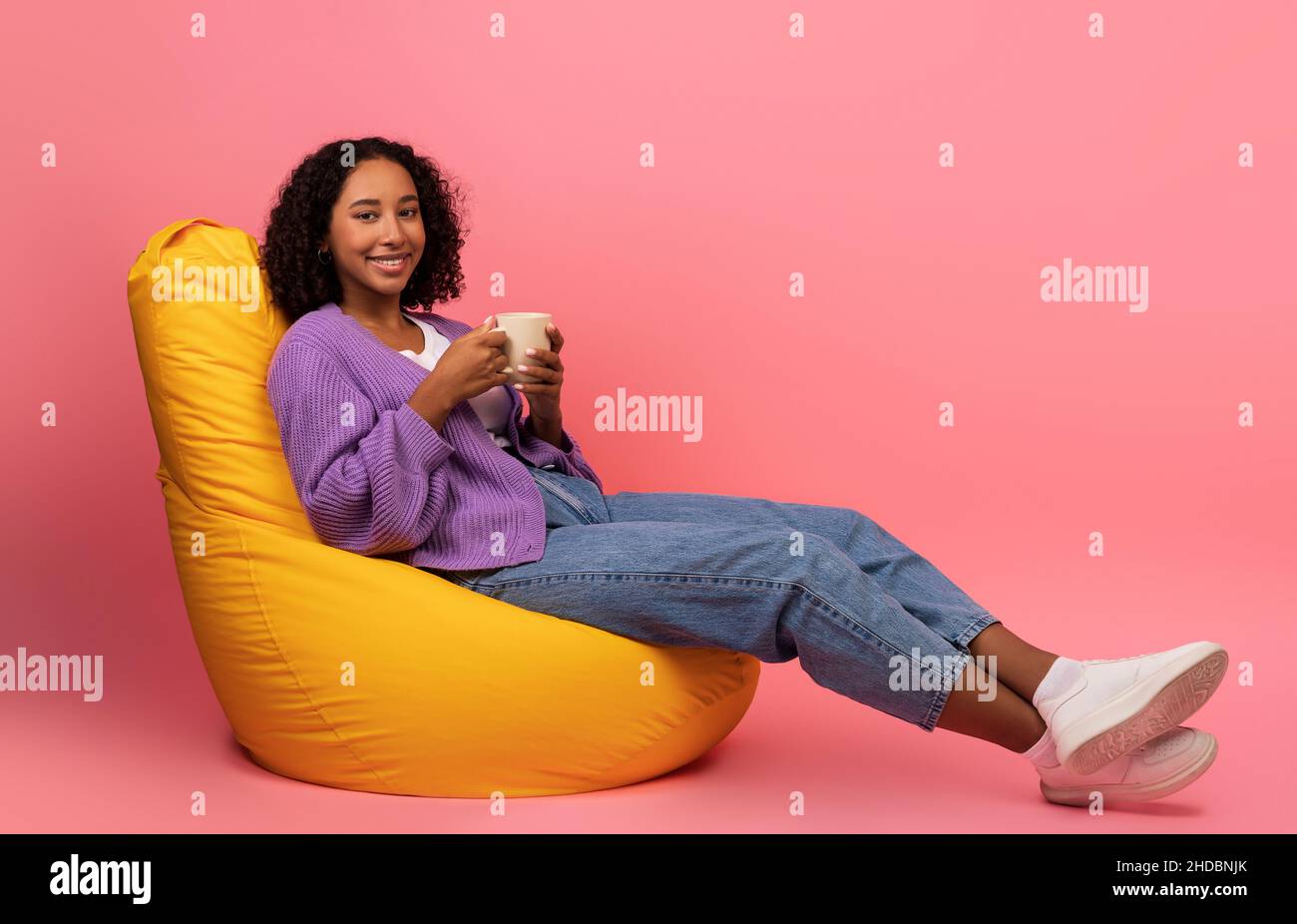 Bean bag relaxing hi-res stock photography and images - Alamy