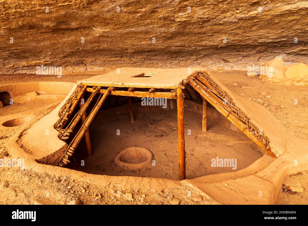 Pithouse reconstruction in Step House in Mesa Verde National Park, Colorado Stock Photo