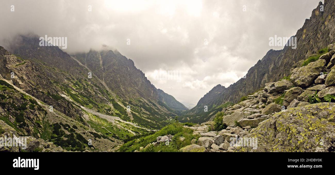 Malá Studená dolina ve Vysokých Tatrách na Slovensku. Turistická trasa Hrebienok, Zemkovského chata, Téryho chata Stock Photo