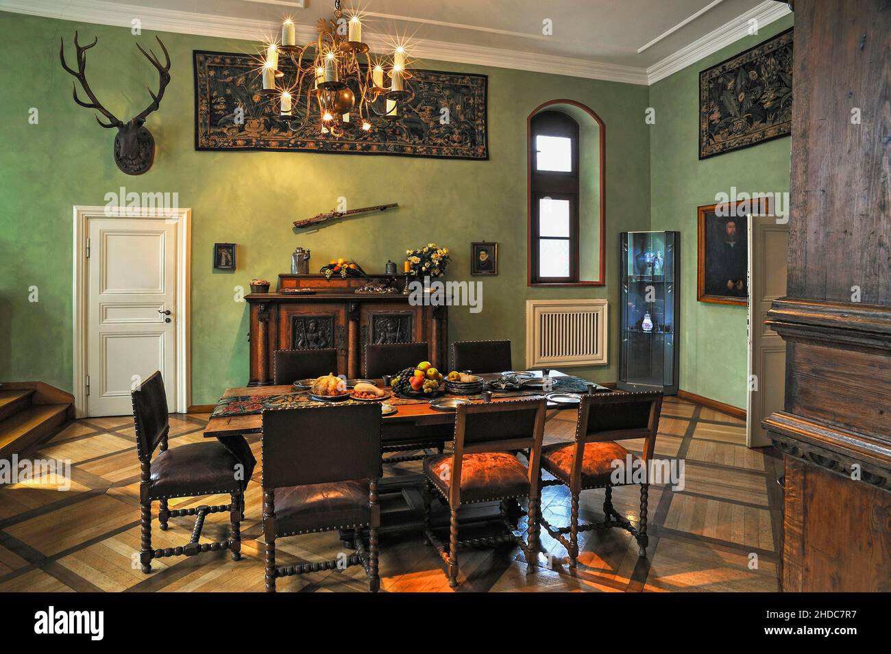 16th century dining hi-res stock photography and images - Alamy