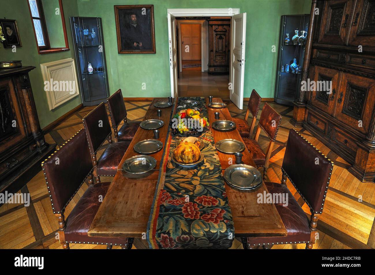 Dining table hi-res stock photography and images - Alamy