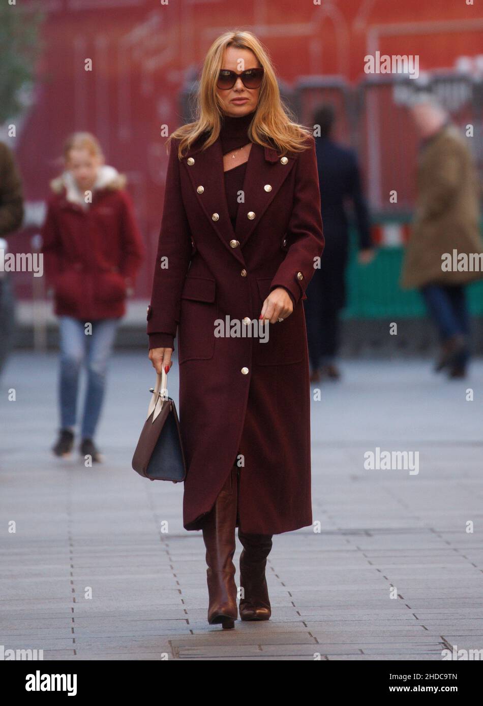 London, UK. 5th Jan, 2022. Amanda Holden leaves the offices of Global