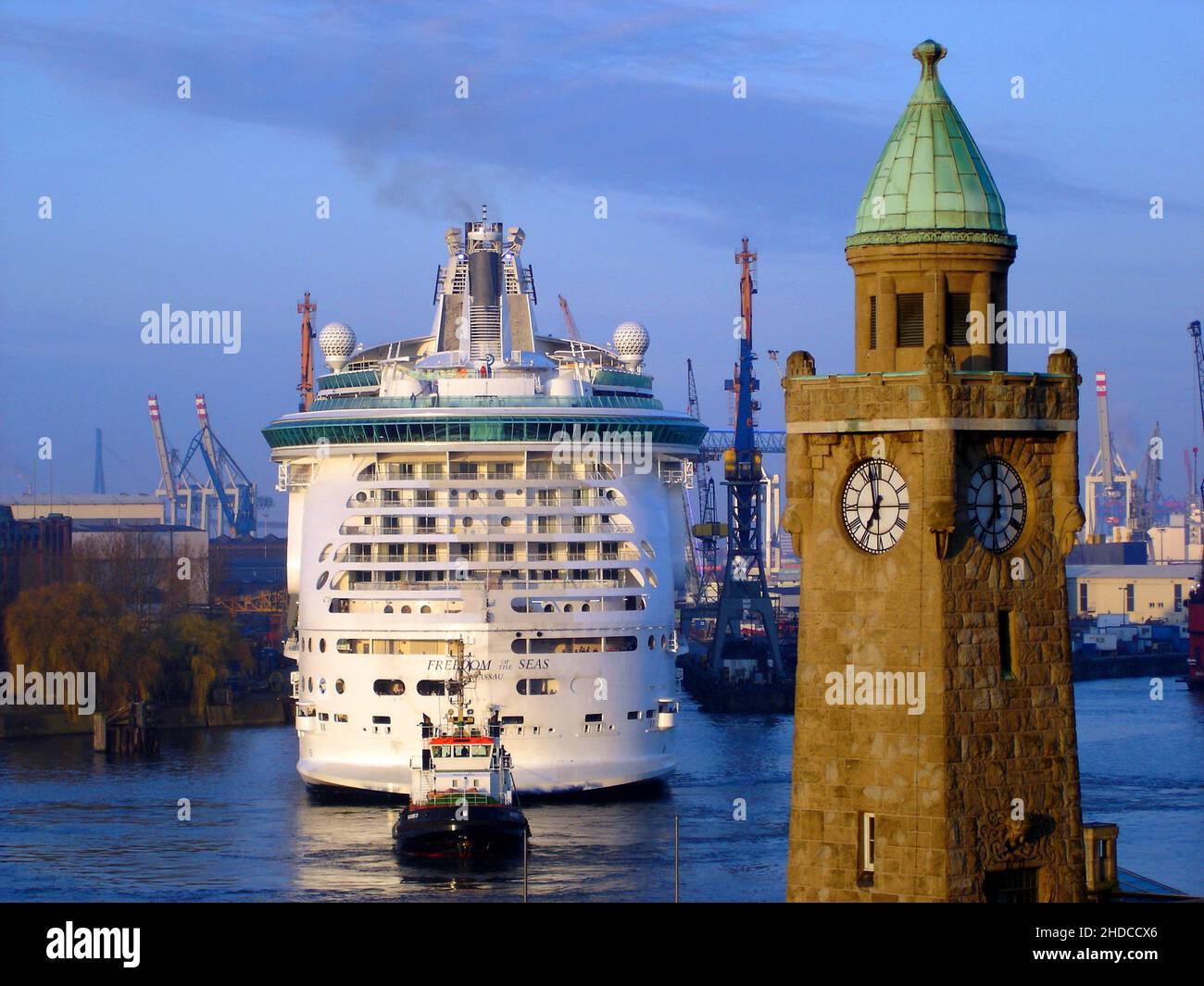 'Deutschland, Hamburg, St. Pauli-Landungsbruecken, Passagierschiff ''Freedom of the Seas'' beim Eindocken' Stock Photo