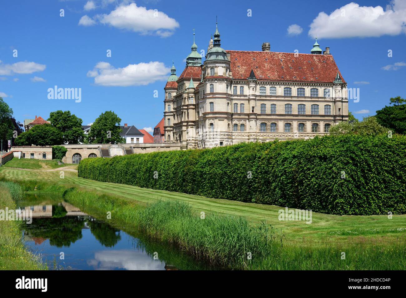 Europa, Deutschland, Mecklenburg-Vorpommern, Guestrow, Schloss Guestrow, erbaut 16. Jahrhundert, Renaissance Bauwerk, Seitenansicht, Stock Photo