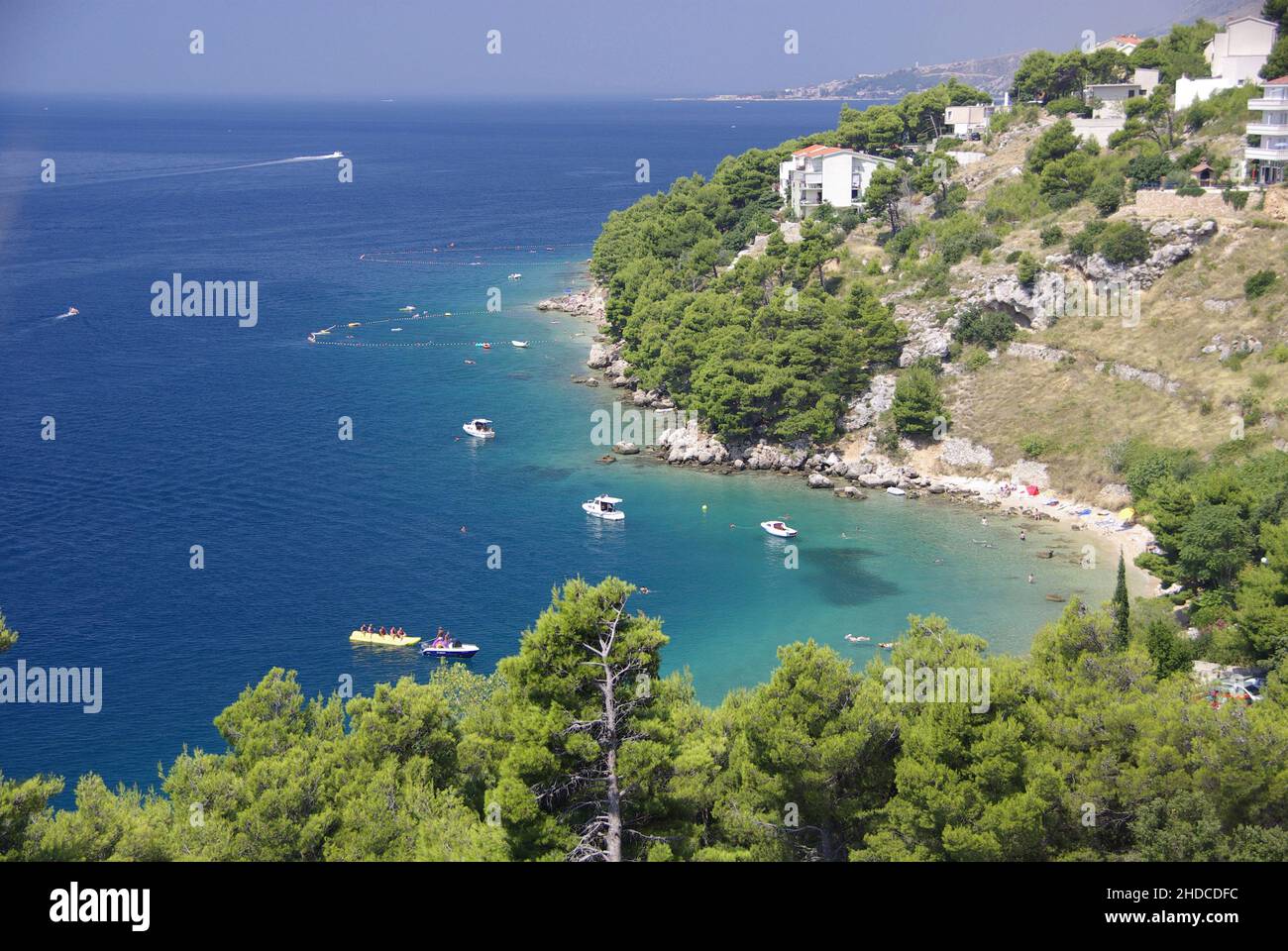 Bucht bei Stanici, Blick von der Küstenstraße, Omis, Dalmatien, Kroatien Stock Photo