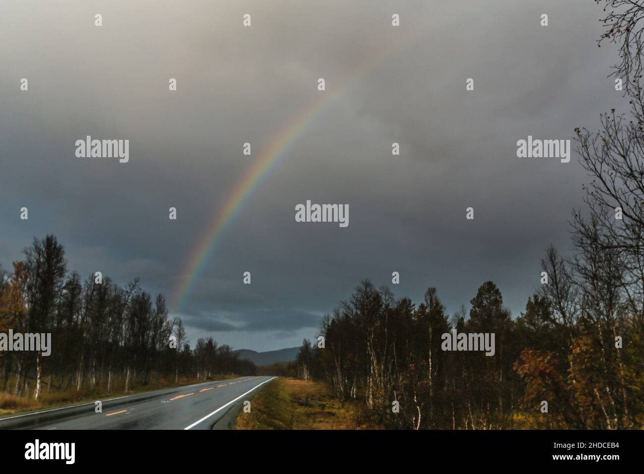 Regenbogen über E6 / rainbow over road Stock Photo