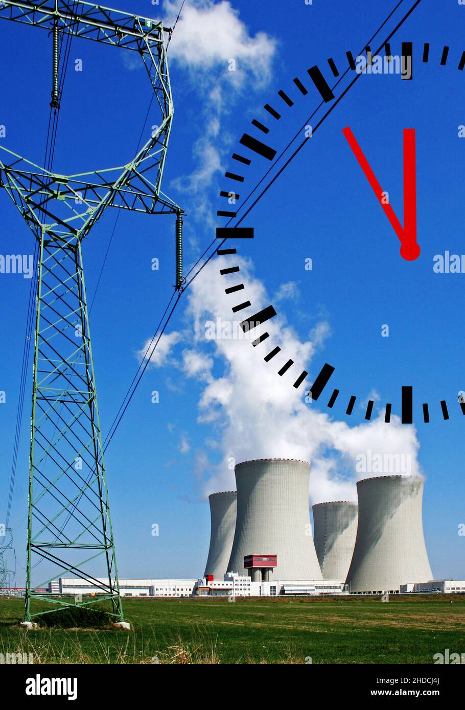 Kraftwerk, CO2-Ausstoss, Klimasteuer, CO2-Steuer, Umweltsteuer, Emissionssteuer, Kernkraftwerk, Uhr zeigt 5 vor 12, Klimawandel, Stock Photo