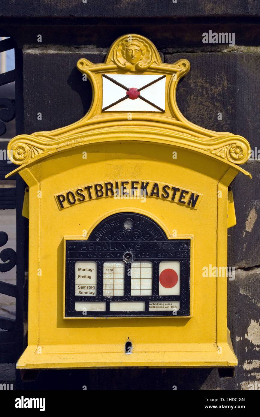Alter Postkasten, Briefkasten, Postbriefkasten, Nostalgisch, Nostalgie, Nostalgischer, Stock Photo