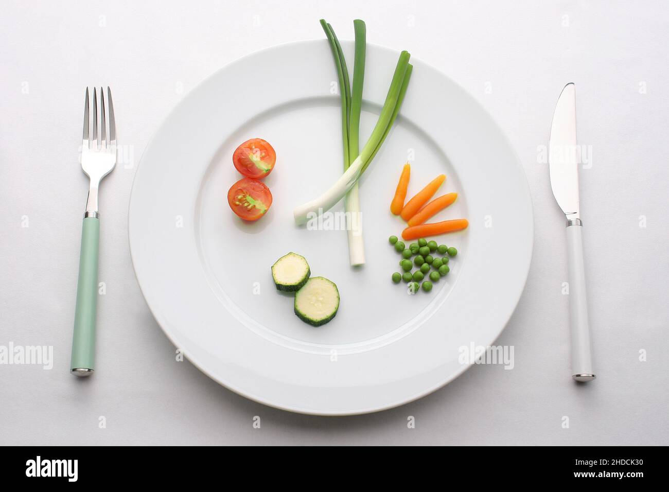 Gemüseteller, Lauch, Erbsen, Tiomaten, Karotten, Gurken, Stock Photo